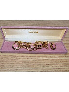 VTG Monet Pink Enamel Gold Tone Necklace Hook Clasp Clip-on Earrings 1980s